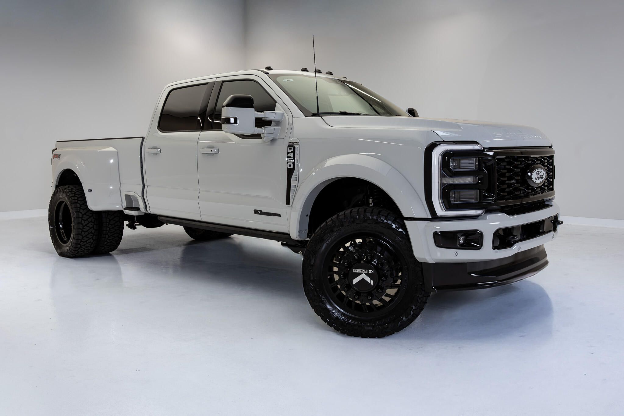 2026 Ford F-450 Super Duty Platinum
