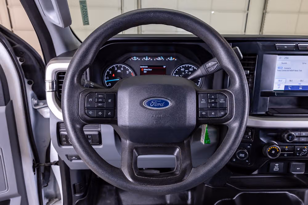 2024 Ford F-250 Super Duty XL Crew Cab Image 16