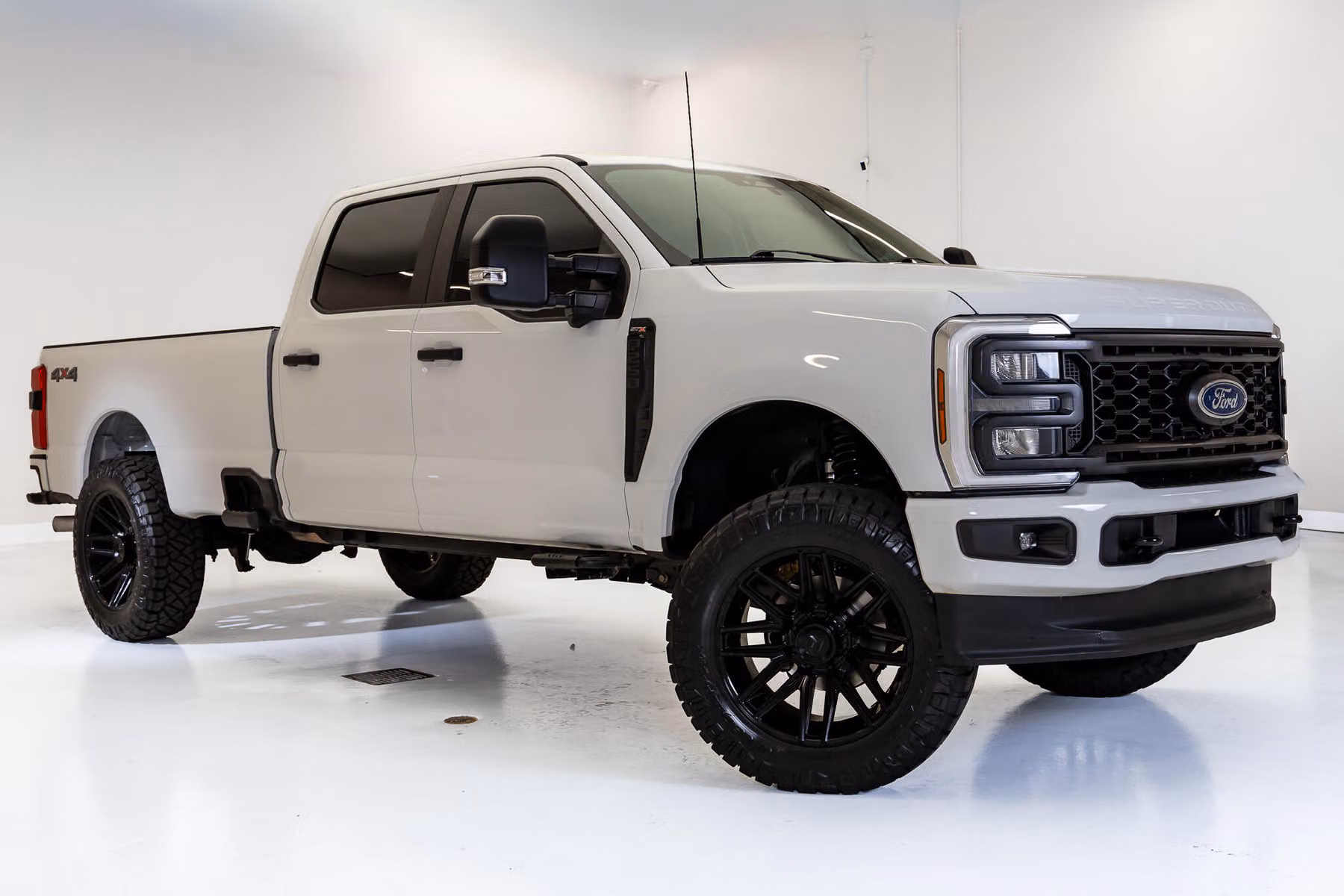 2024 Ford F-250 Super Duty XL Crew Cab Image 1