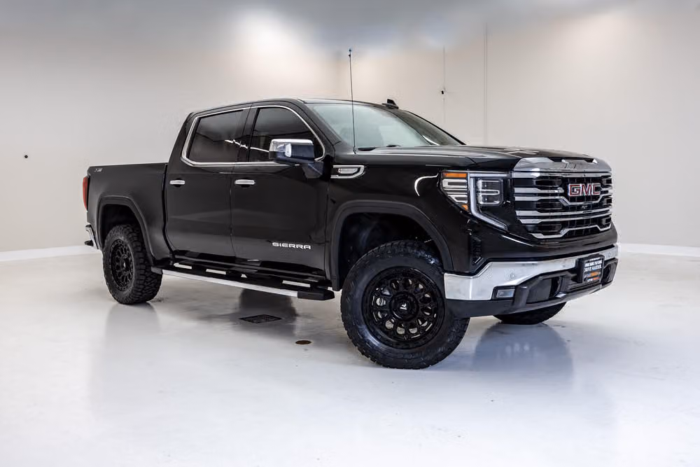 2024 GMC Sierra 1500 SLT Crew Cab Image 1