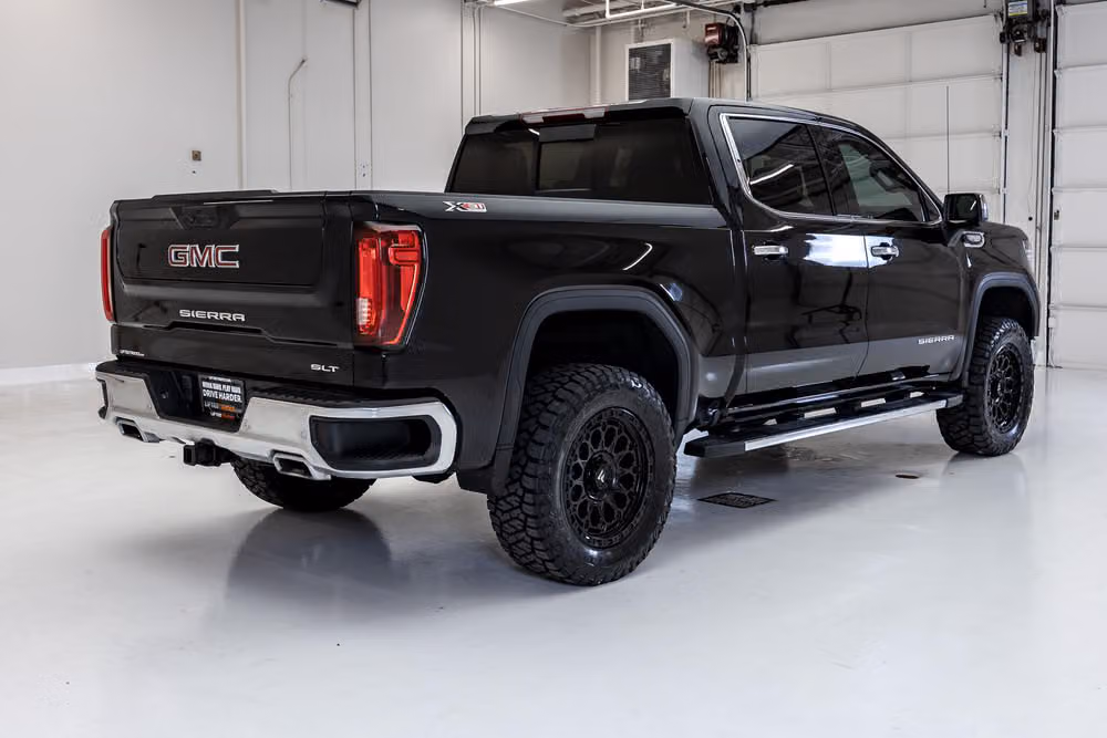 2024 GMC Sierra 1500 SLT Crew Cab Image 11