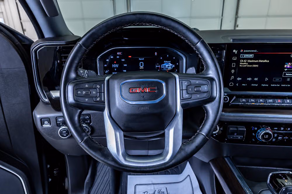 2024 GMC Sierra 1500 SLT Crew Cab Image 17