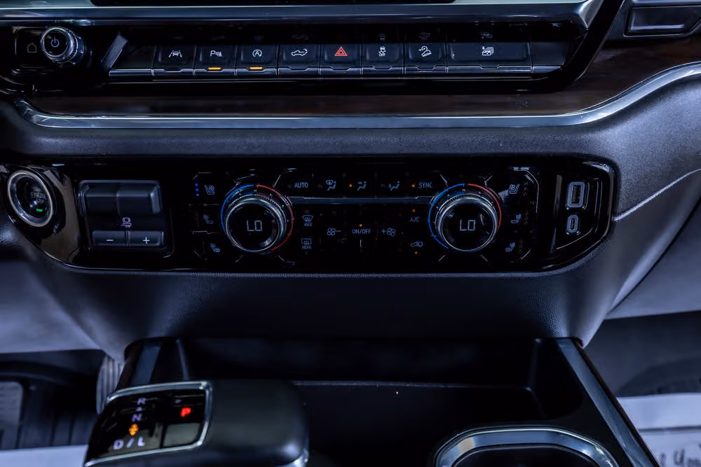 2024 GMC Sierra 1500 SLT Crew Cab Image 25