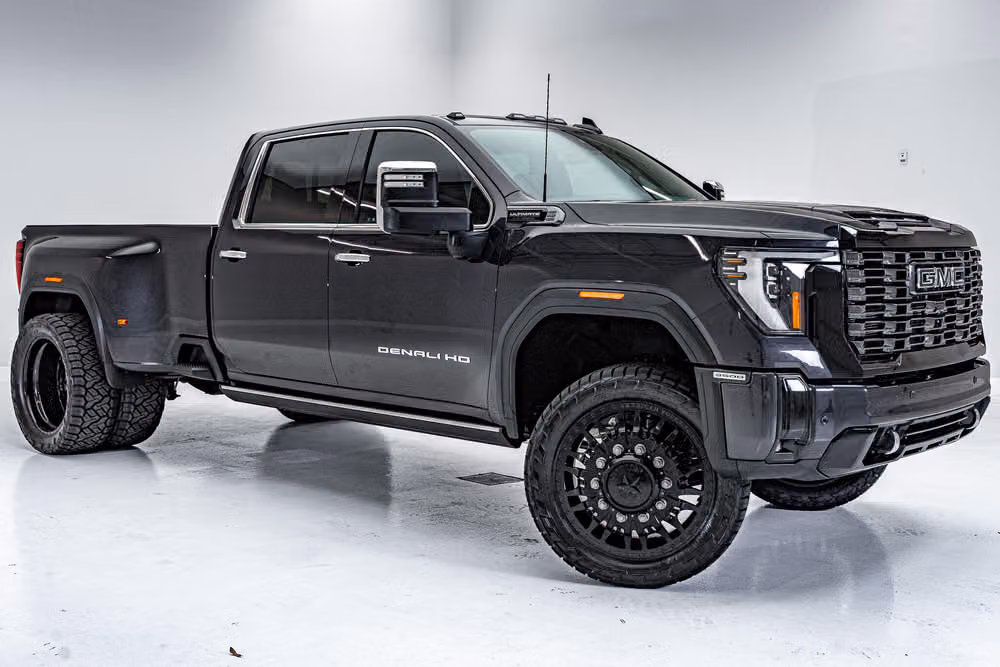 2025 GMC Sierra 3500HD Denali Ultimate Crew Cab Image 1