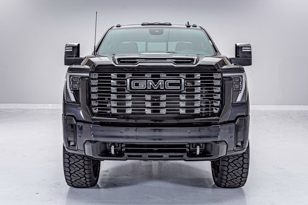 2025 GMC Sierra 3500HD Denali Ultimate Crew Cab Image 4