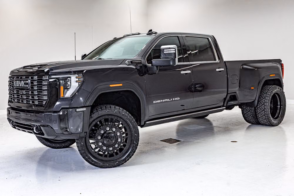 2025 GMC Sierra 3500HD Denali Ultimate Crew Cab Image 5