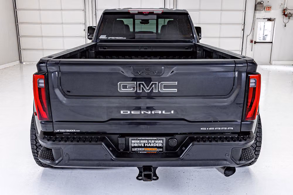 2025 GMC Sierra 3500HD Denali Ultimate Crew Cab Image 8