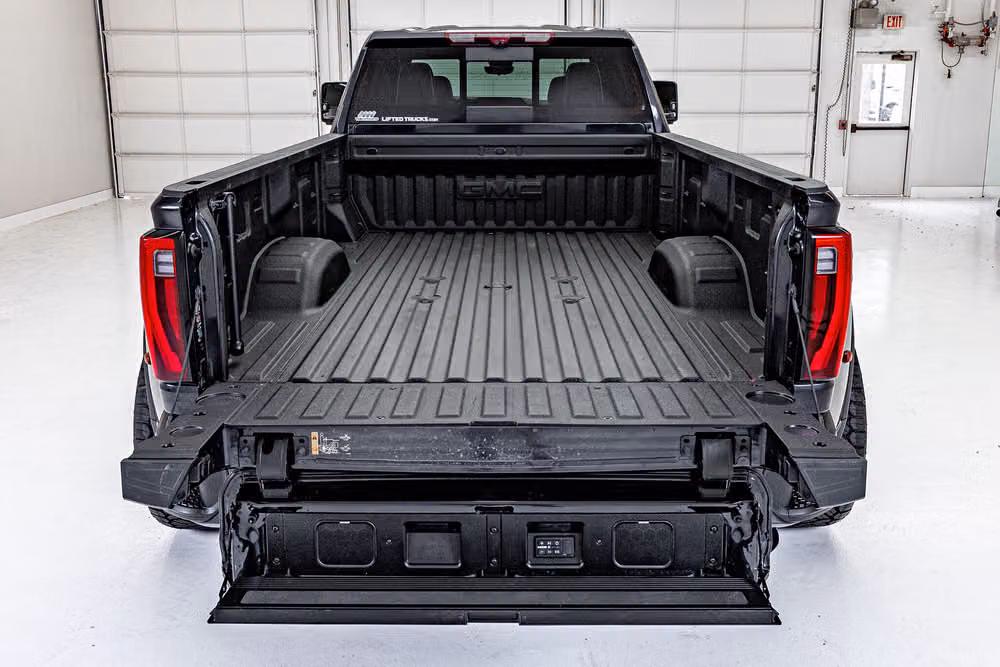 2025 GMC Sierra 3500HD Denali Ultimate Crew Cab Image 9