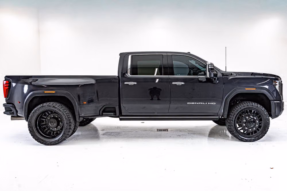 2025 GMC Sierra 3500HD Denali Ultimate Crew Cab Image 11