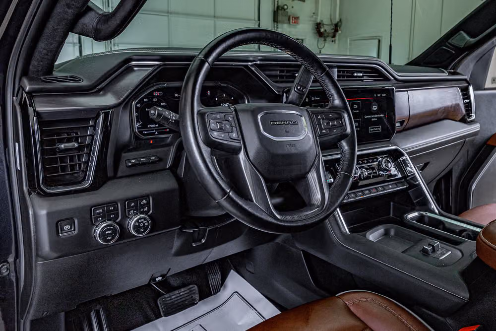 2025 GMC Sierra 3500HD Denali Ultimate Crew Cab Image 17