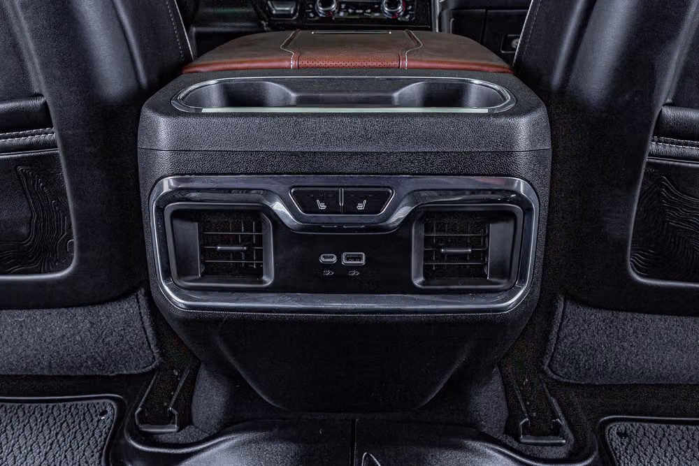 2025 GMC Sierra 3500HD Denali Ultimate Crew Cab Image 34