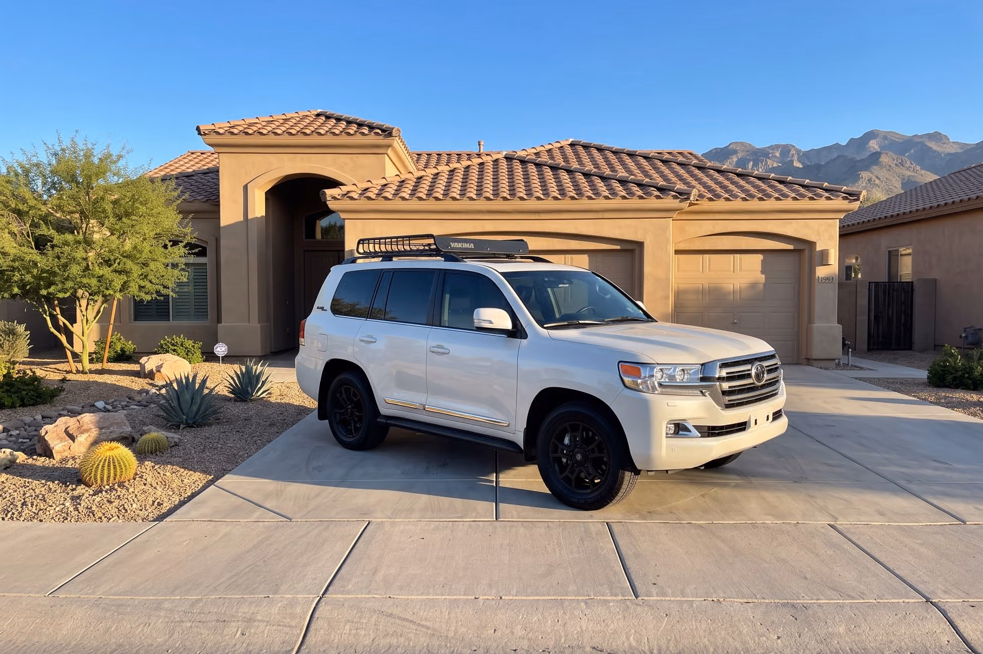 2021 Toyota Land Cruiser Base Image 33