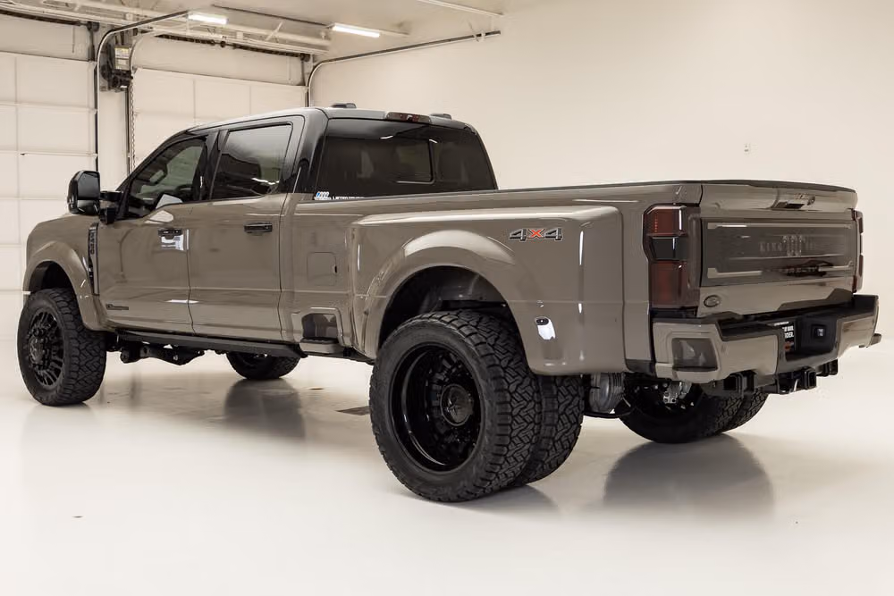 2026 Ford F-450 Super Duty King Ranch Crew Cab Image 8