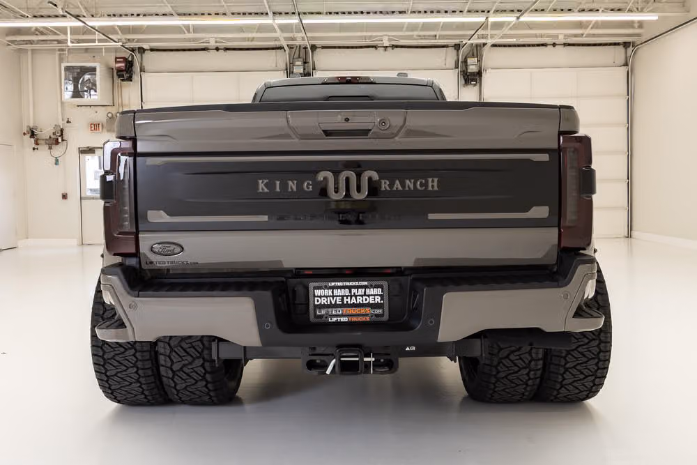 2026 Ford F-450 Super Duty King Ranch Crew Cab Image 9