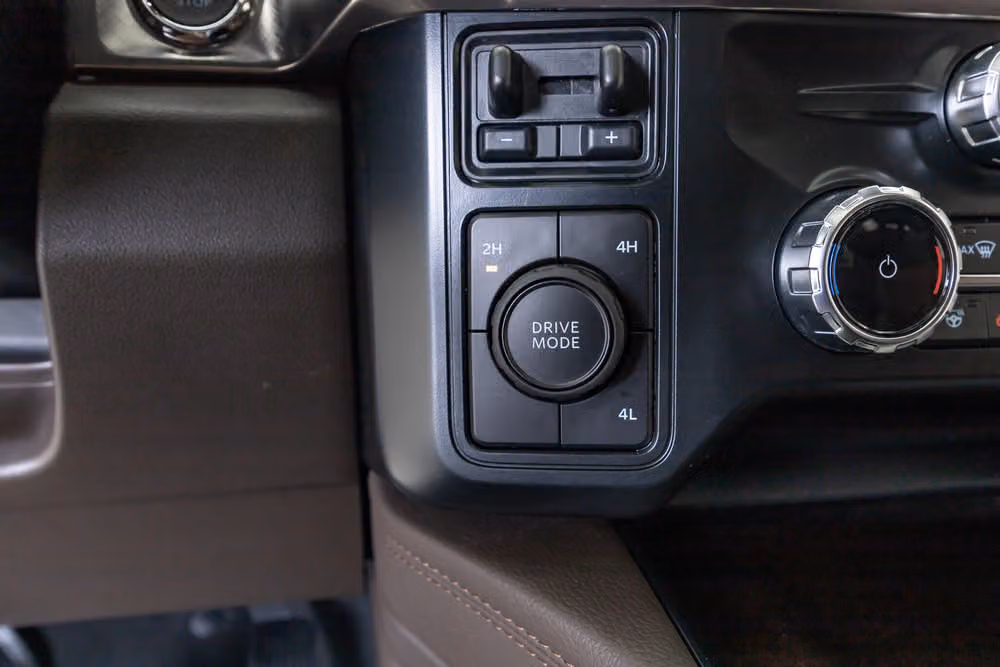 2026 Ford F-450 Super Duty King Ranch Crew Cab Image 25
