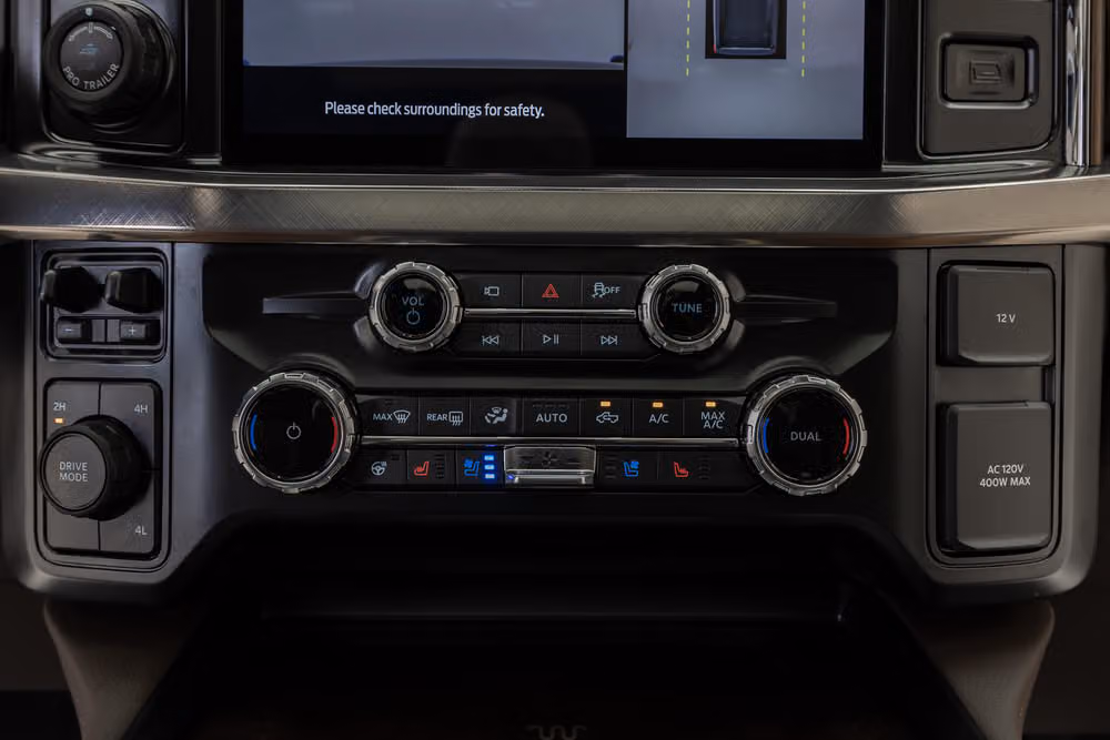 2026 Ford F-450 Super Duty King Ranch Crew Cab Image 29