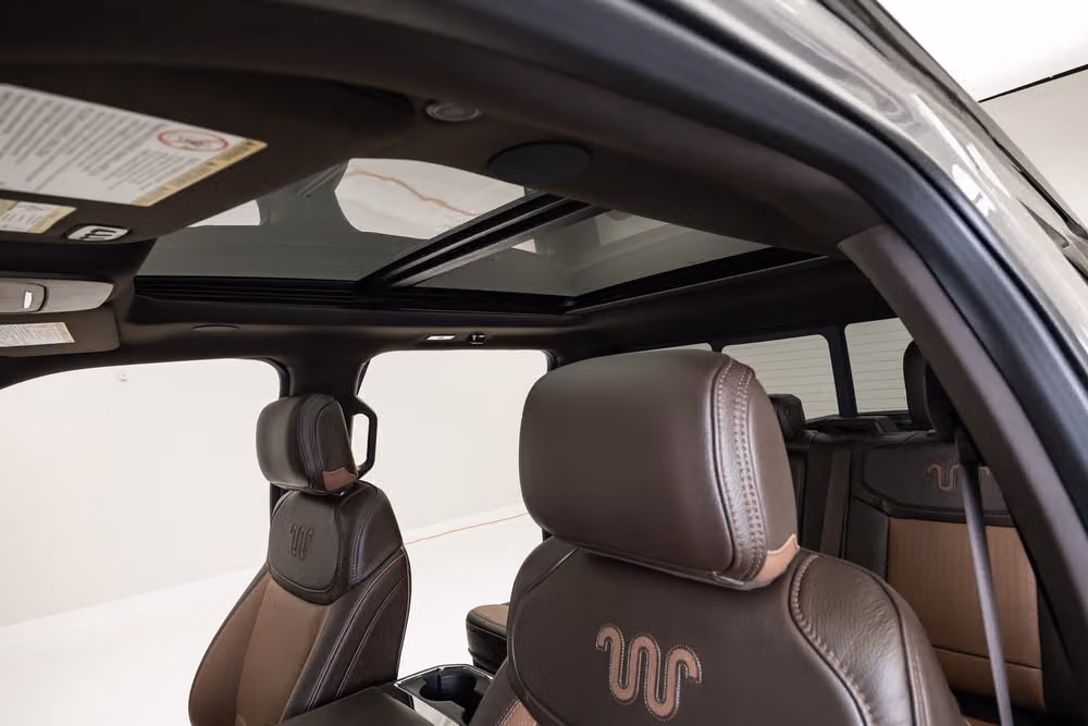 2026 Ford F-450 Super Duty King Ranch Crew Cab Image 33