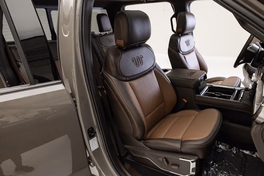 2026 Ford F-450 Super Duty King Ranch Crew Cab Image 34