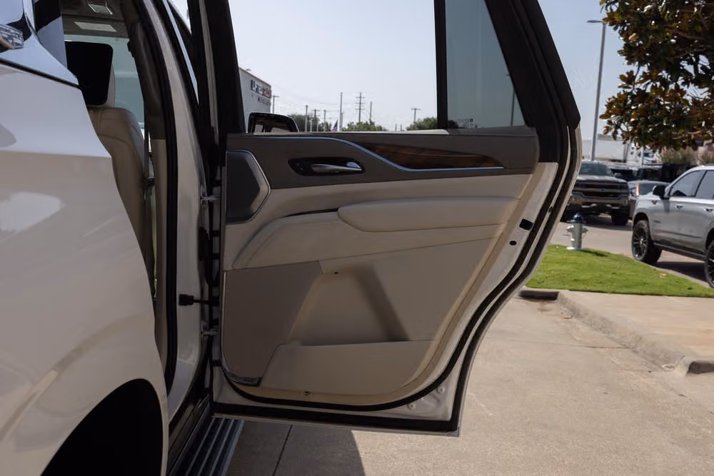 2023 Cadillac Escalade Platinum Image 38