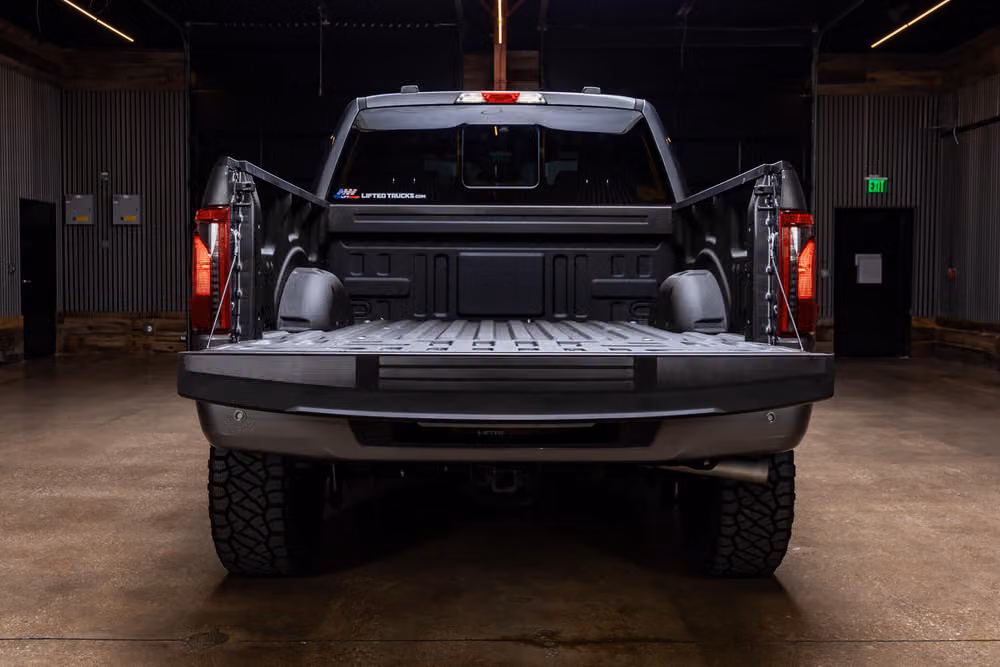 2025 Ford F-150 XLT SuperCrew Image 10