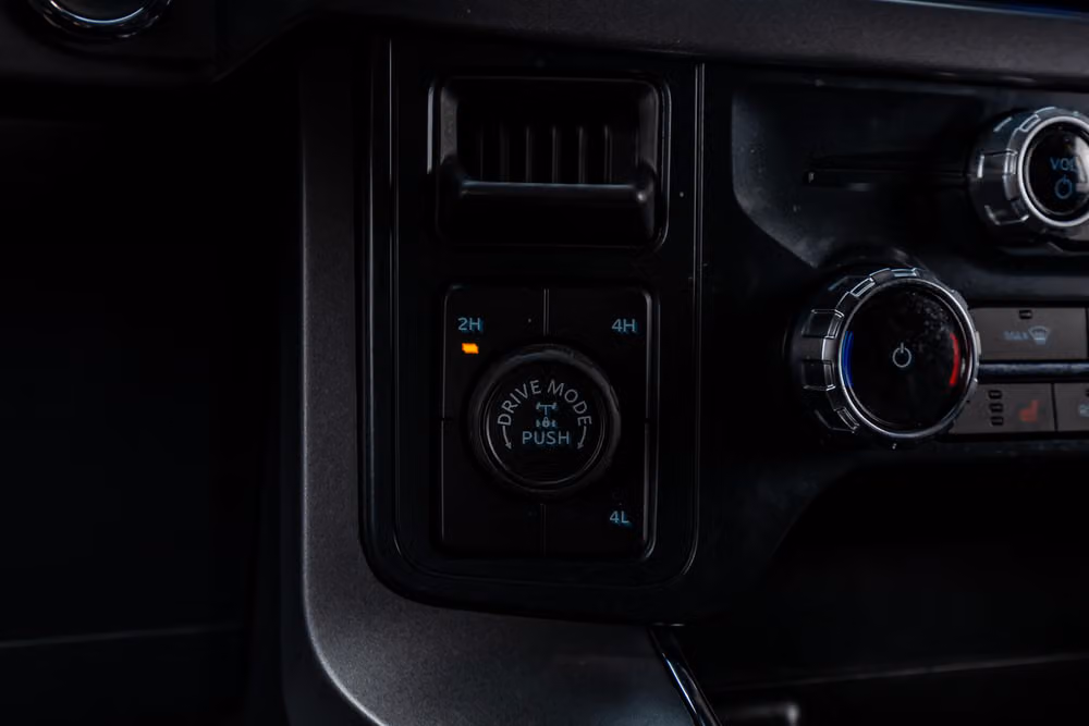 2025 Ford F-150 XLT SuperCrew Image 25