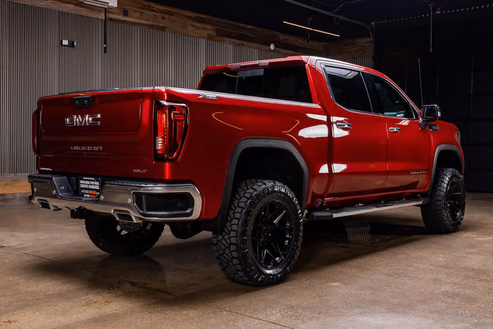 2022 GMC Sierra 1500 SLT Crew Cab Image 11