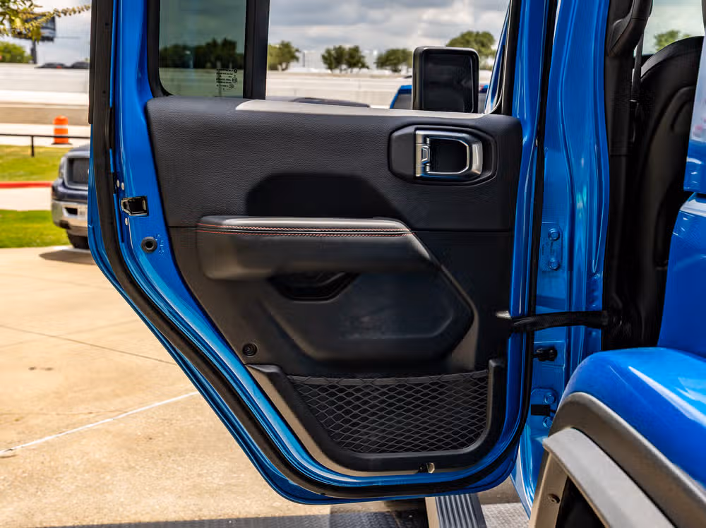 2025 Jeep Wrangler Rubicon X Image 38