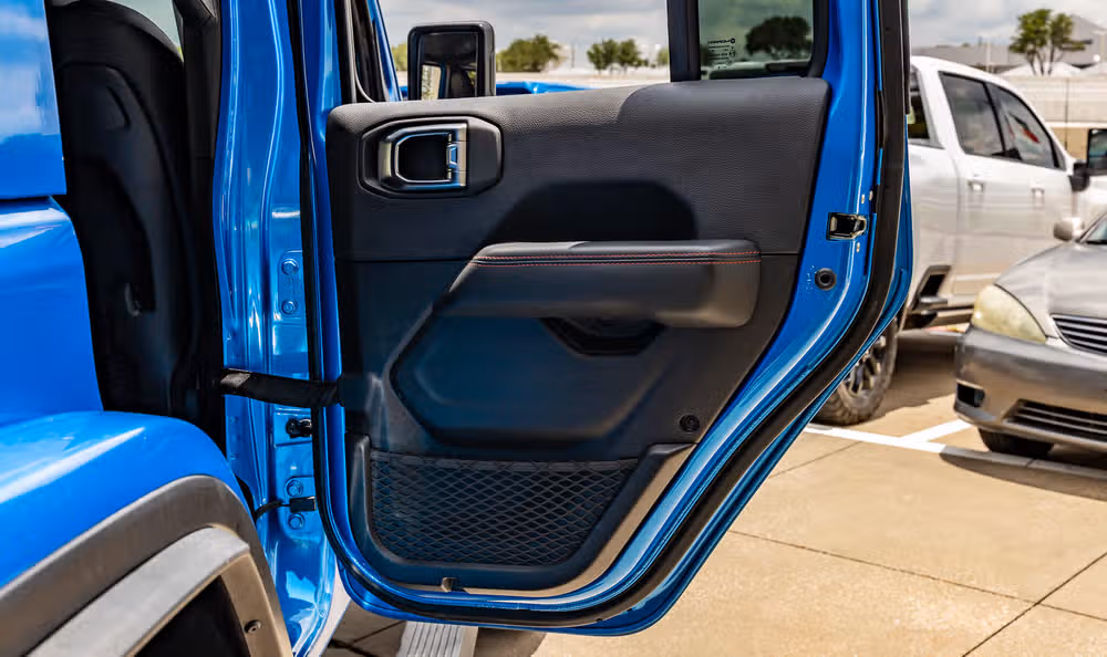 2025 Jeep Wrangler Rubicon X Image 39