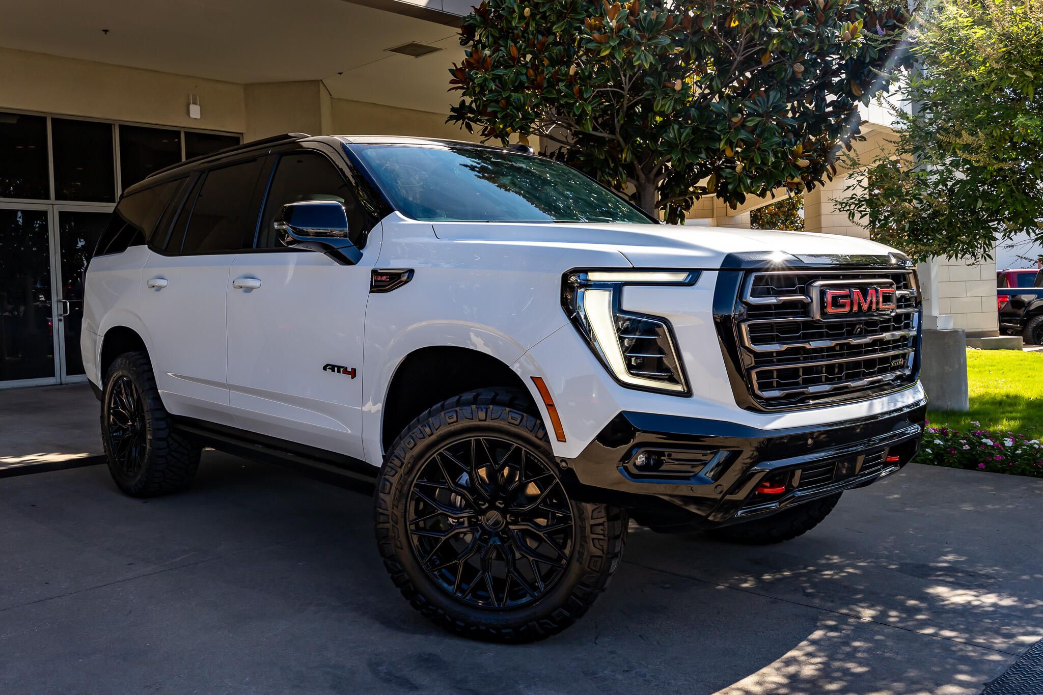 Summit White 2026 GMC Yukon SUV / Crossover Four-Wheel Drive Automatic