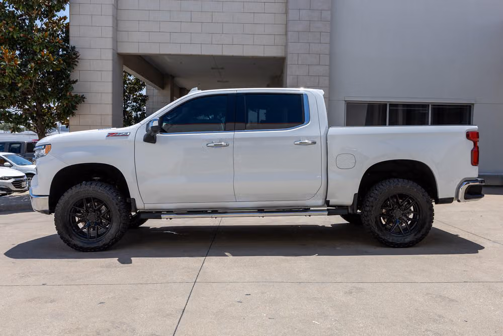 2025 Chevrolet Silverado 1500 LTZ Crew Cab Image 7
