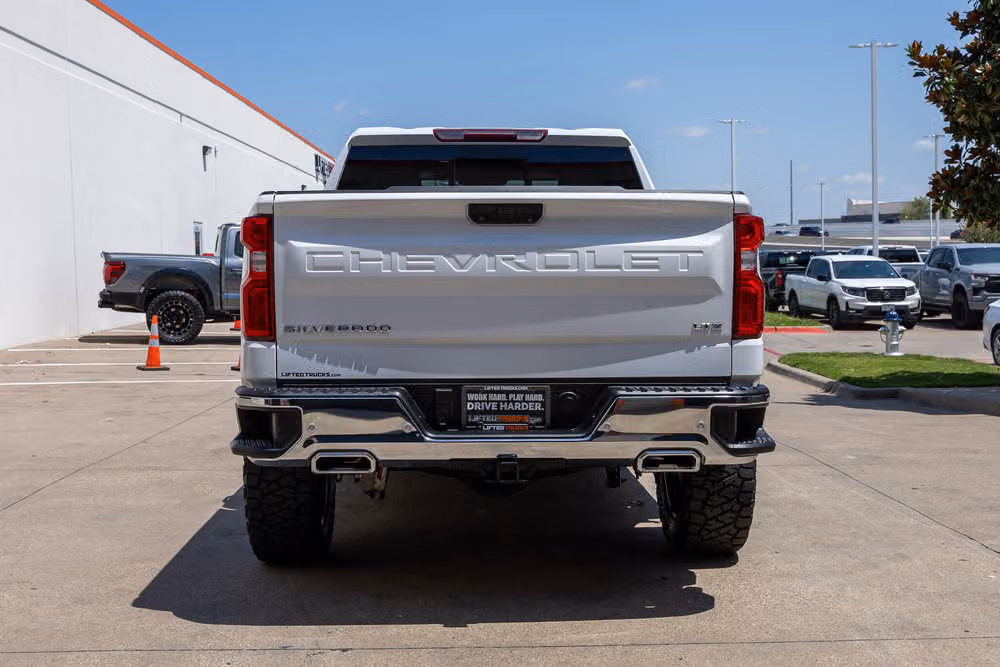 2025 Chevrolet Silverado 1500 LTZ Crew Cab Image 9
