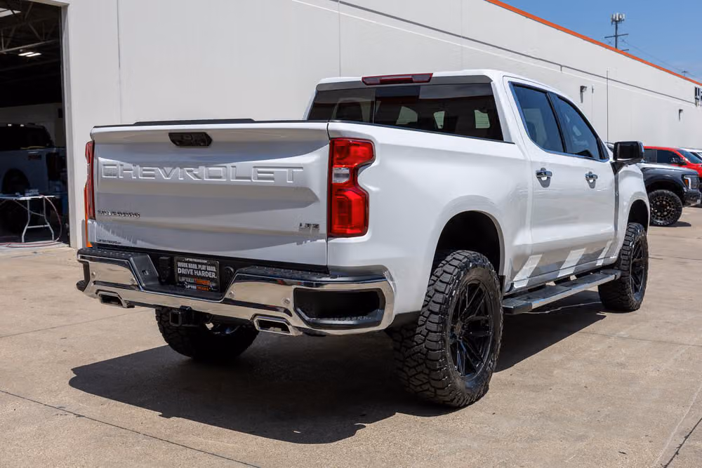 2025 Chevrolet Silverado 1500 LTZ Crew Cab Image 11