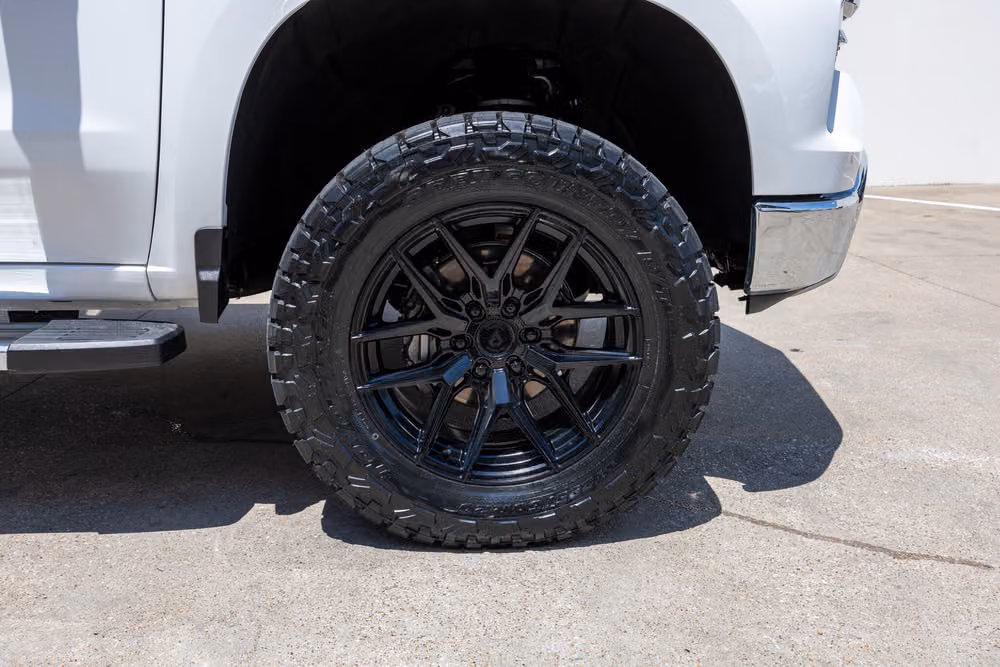 2025 Chevrolet Silverado 1500 LTZ Crew Cab Image 13