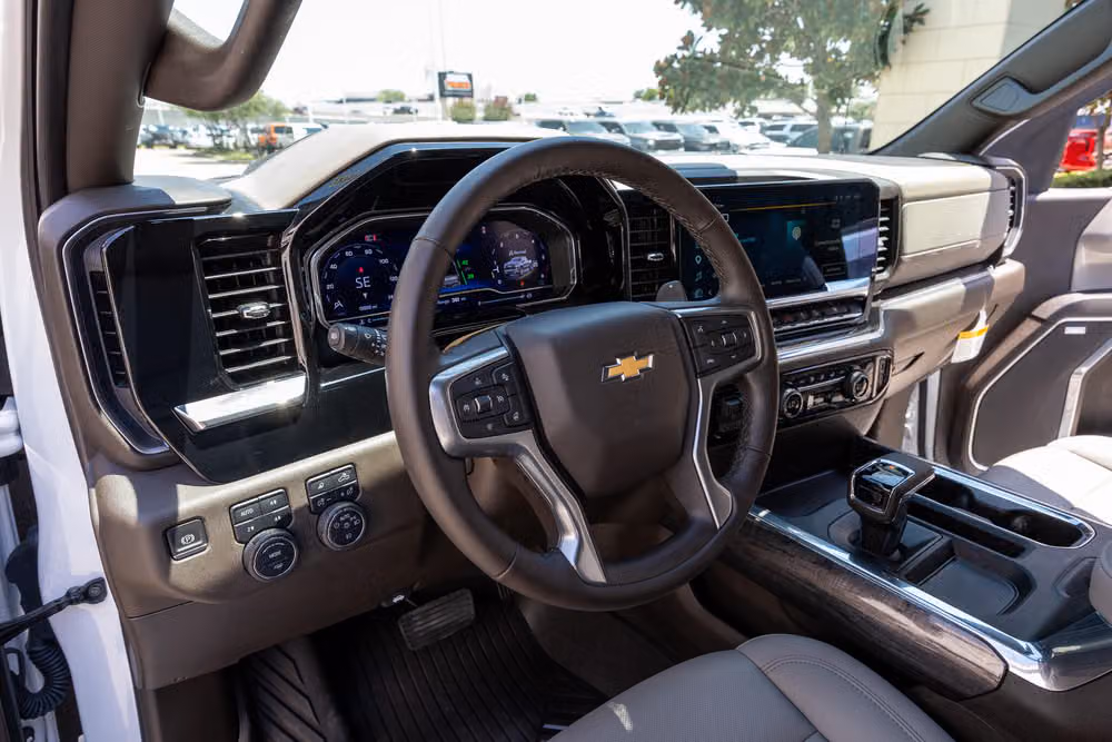 2025 Chevrolet Silverado 1500 LTZ Crew Cab Image 18
