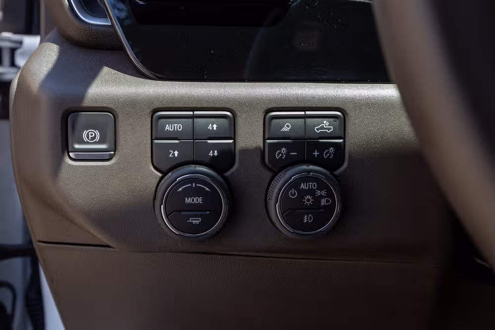 2025 Chevrolet Silverado 1500 LTZ Crew Cab Image 23