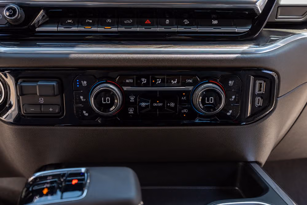 2025 Chevrolet Silverado 1500 LTZ Crew Cab Image 28