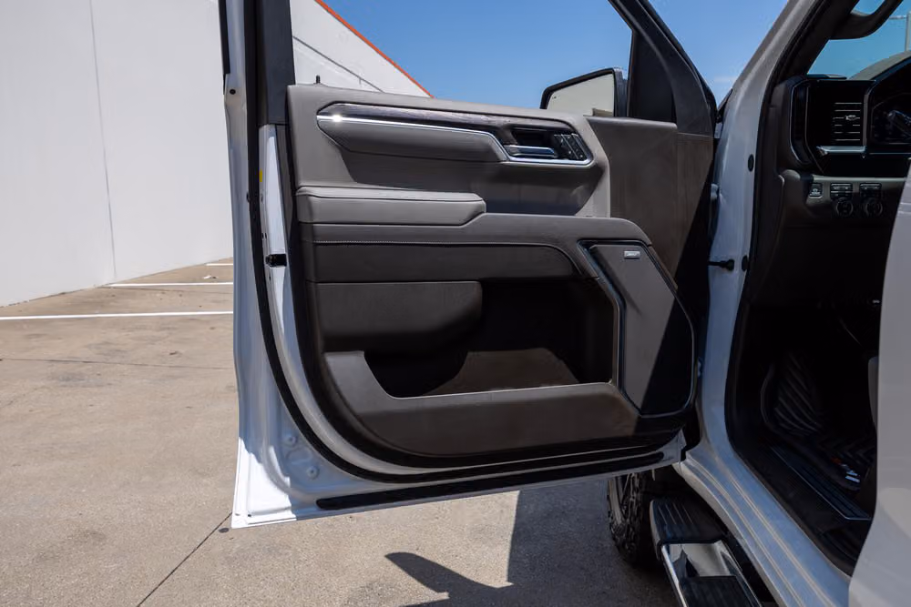2025 Chevrolet Silverado 1500 LTZ Crew Cab Image 37