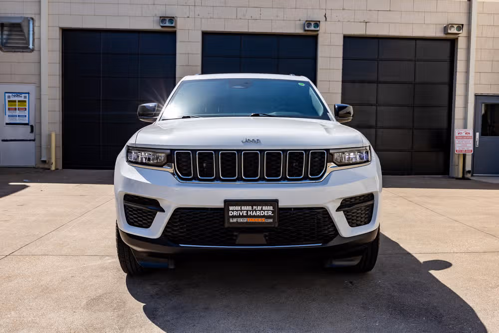 2025 Jeep Grand Cherokee Laredo Image 3