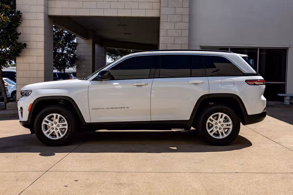 2025 Jeep Grand Cherokee Laredo Image 5