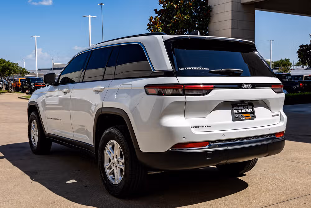 2025 Jeep Grand Cherokee Laredo Image 6