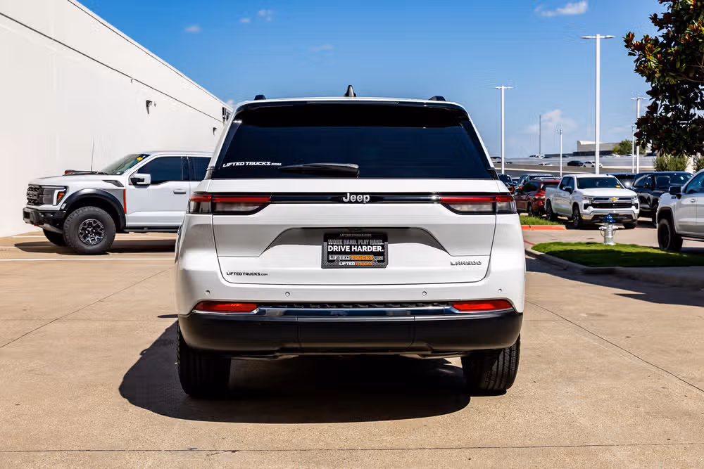 2025 Jeep Grand Cherokee Laredo Image 7