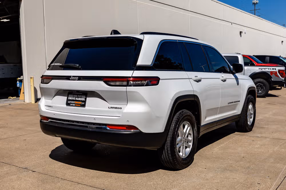 2025 Jeep Grand Cherokee Laredo Image 9