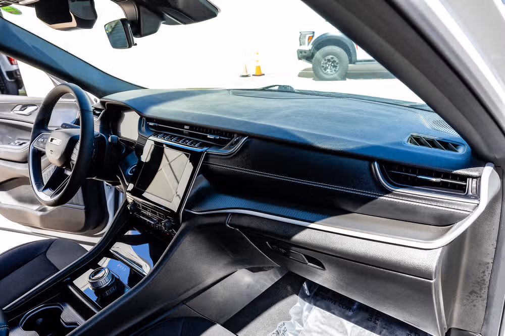 2025 Jeep Grand Cherokee Laredo Image 13