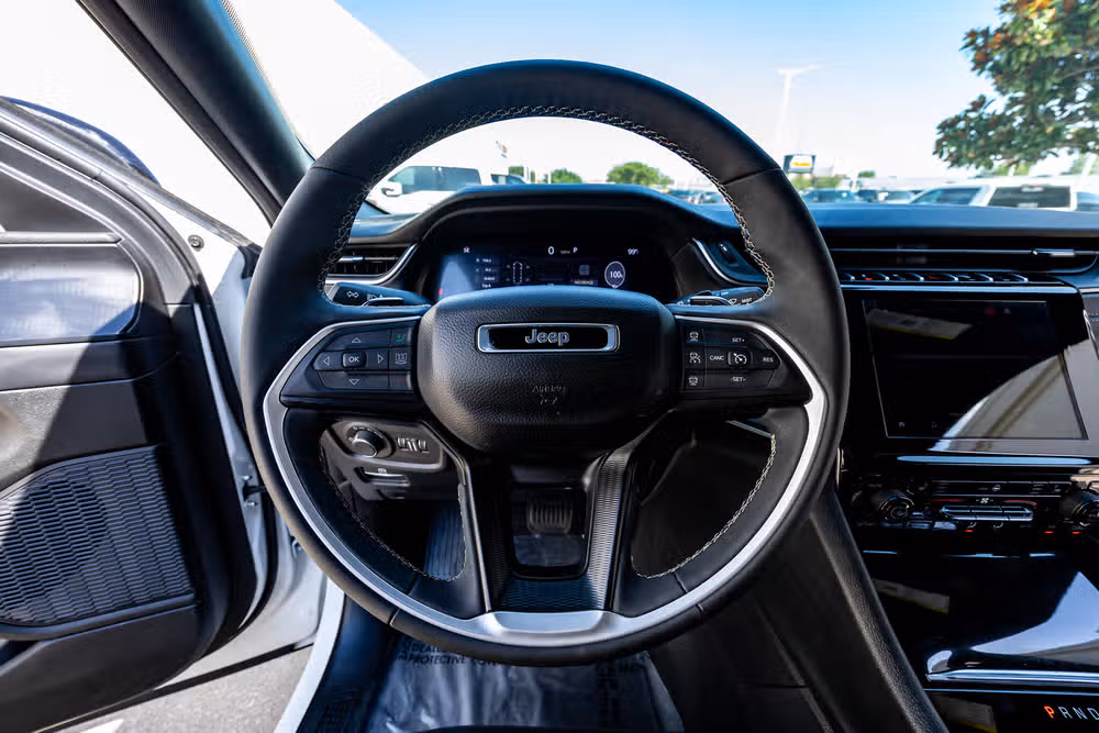 2025 Jeep Grand Cherokee Laredo Image 14