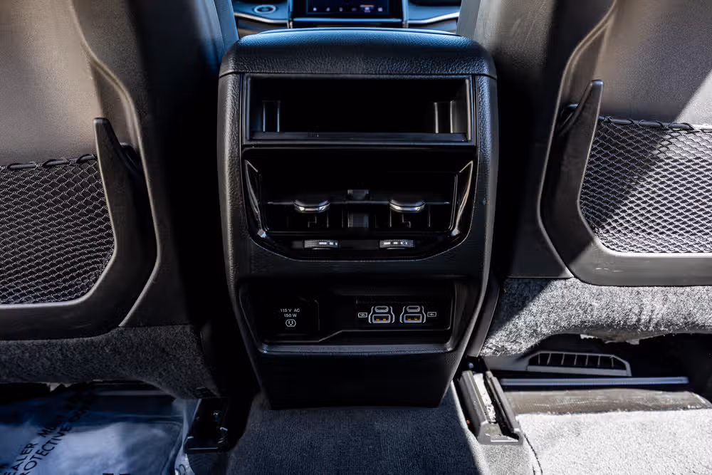 2025 Jeep Grand Cherokee Laredo Image 28