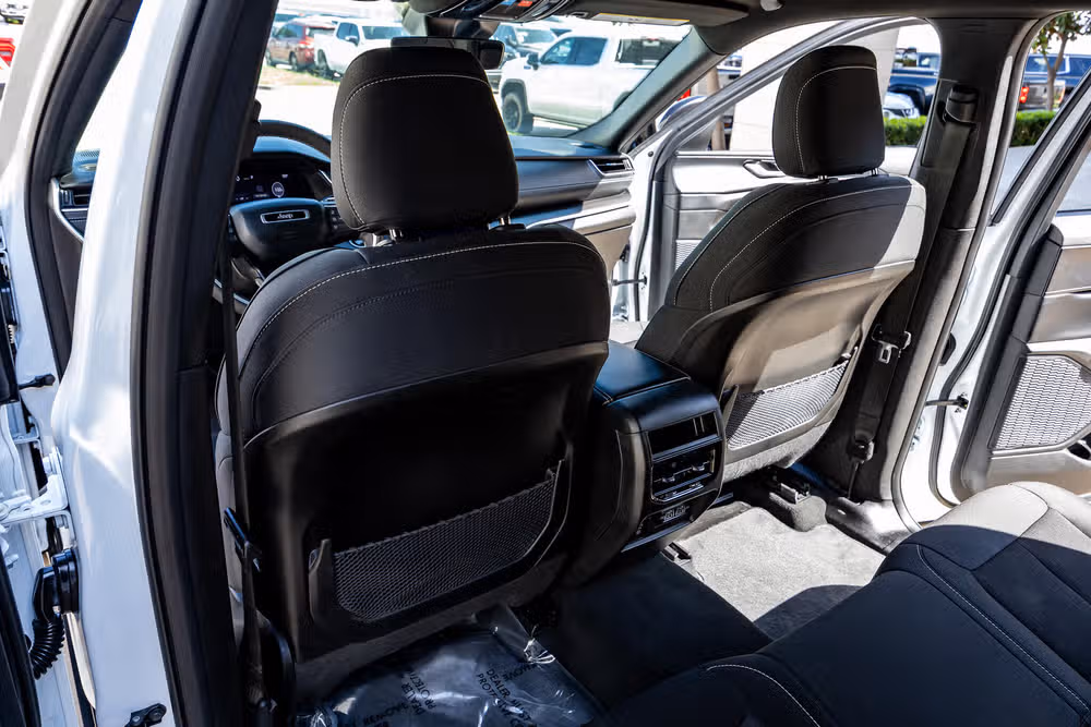 2025 Jeep Grand Cherokee Laredo Image 29