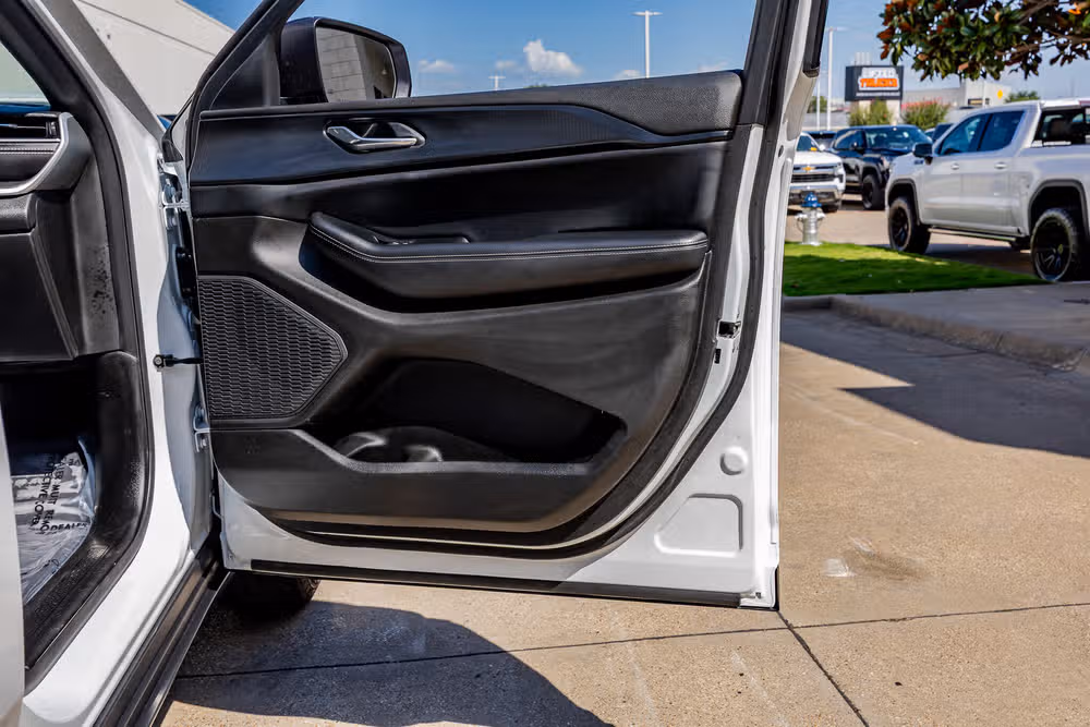 2025 Jeep Grand Cherokee Laredo Image 32