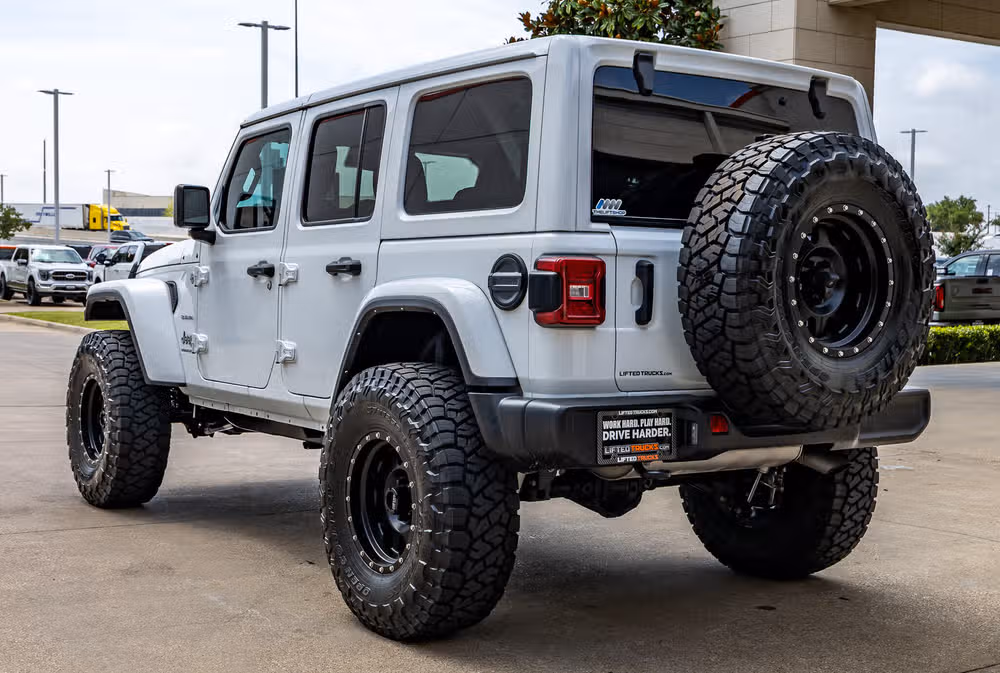 2024 Jeep Wrangler Sahara Image 7
