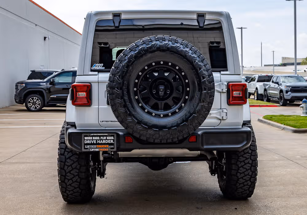 2024 Jeep Wrangler Sahara Image 8