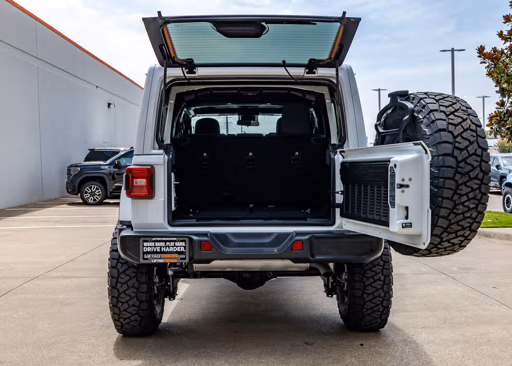 2024 Jeep Wrangler Sahara Image 9